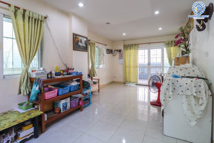 *****บ้านเดี่ยวมือสองย่านนนทบุรี ม.บางกอกการ์เด้นท์ กาญจนาภิเษก บนเนื้อที่ 51 ตร.ว. ฟังก์ชันครบจัดเต็ม 3 ห้องนอน 3 ห้องน้ำ จอดรถ 2 คัน บ้านสวยพร้อมอยู่ บรรยากาศร่มรื่น สงบ บนทำเลที่ดี เดินทางสะดวก ใกล้เซ็นทรัลเวสต์เกต และทางด่วนศรีรัช เพียงไม่กี่นาถึงถึง รถไฟฟ้าสถานี "ตลาดบางใหญ่" พร้อมราคาสุดพิเศษ!